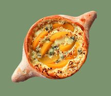 Хачапури с персиками и горгонзолой