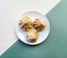 Жареные хинкали с сыром сулугуни и зеленью