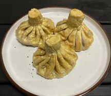 Жареные хинкали с сыром Сулугуни и вишней