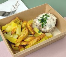 Ежики в сметане с жареным картофелем
