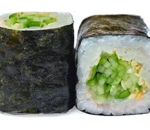 Классический ролл с огурцом