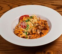Феттуччине с мясным рагу из телятины