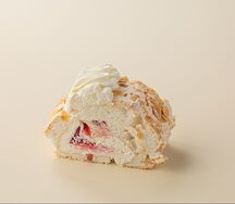Меренговый рулет с малиной