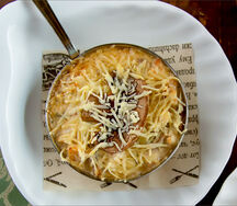 Жюльен с мясом птицы и грибами