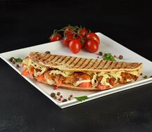 Закрытая пицца мясная