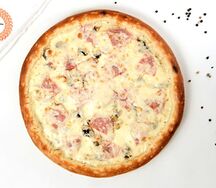 Пицца с ветчиной и грибами