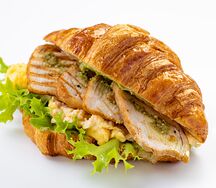 Круассан с курицей