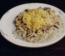 Сливочный лагман с курицей и грибами