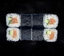 Ролл с лососем и огурцом