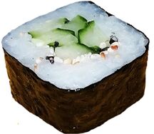 Ролл с огурцом и кунжутом