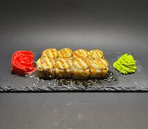 Ролл с угрём под крабовой шапочкой острый