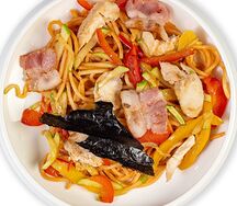 Паста с курицей и беконом