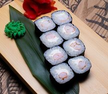Ролл с креветкой и сыром