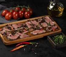 Нежный татаки из говядины с перчиком