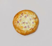 Пицца с колбасой