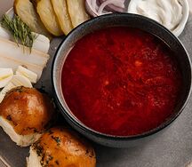 Борщ со сметаной и шпиком