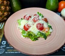 Салат с карпаччо и форелью