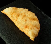 Чебурек с сыром моцарелла