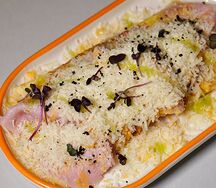 Классический омлет с ветчиной и сырами