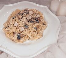 Паста с курицей и грибами