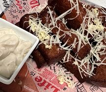 Гренки с чесноком и пармезаном 