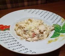 Паста с курицей и грибами