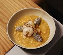 Каша рисовая с манго и кокосом