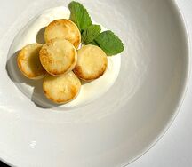 Сырники из творога со сметаной