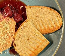 Паштет из куриной печени с вишневым вареньем