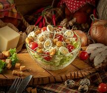 Салат Цезарь с цыпленком