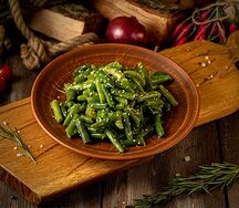 Фасоль стручковая с кунжутом