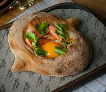 Батумская лодочка со слабосоленой форелью