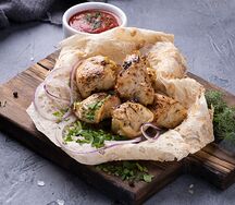 Шашлык из куриного бедра на углях