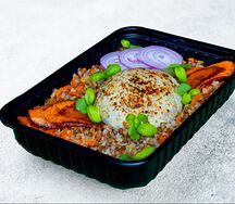 Биточек куриный с гречкой и овощами