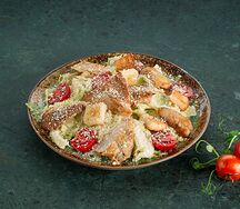 Салат Цезарь с курицей