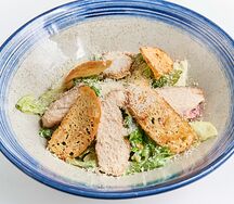 Салат Цезарь с куриным филе