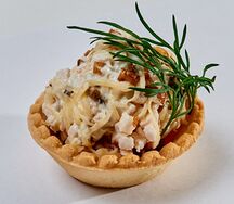 Тарталетки с салатом из курицы с грибами