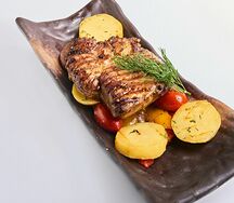 Стейк из свинины с овощами гриль
