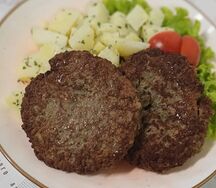 Оладушки из печени с отварным картофелем
