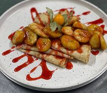 Блинчики с бананом в карамели