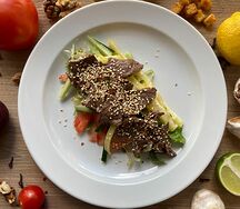 Теплый салат с говядиной