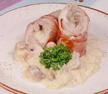 Индейка с сыром в беконе