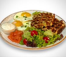 Вафли из цукини с лососем