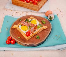 Яичница с овощами в слойке