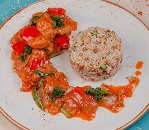 Курица с овощами и рисом по-китайски