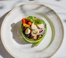 Салат Нисуаз с печенью трески