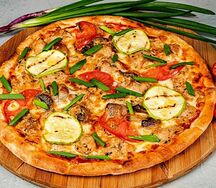 Пицца Сочный цыпленок с овощами мини