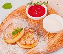 Сырники с клюквенным соусом