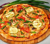Пицца Сочный цыпленок с овощами