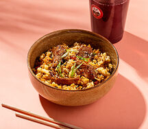 Жареная курица с рисом и яйцом